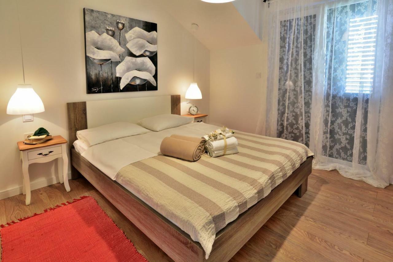Apartmani Julija Vodice Eksteriør billede